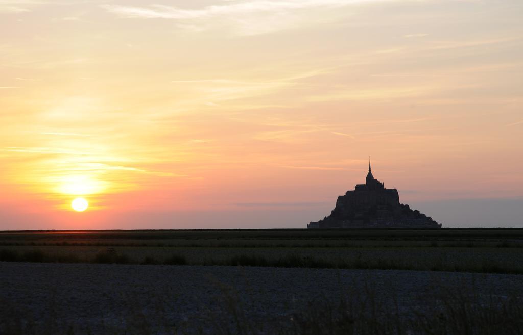 Hôtel Le Gue Du Holme Saint-Quentin-sur-le-Homme Bagian luar foto
