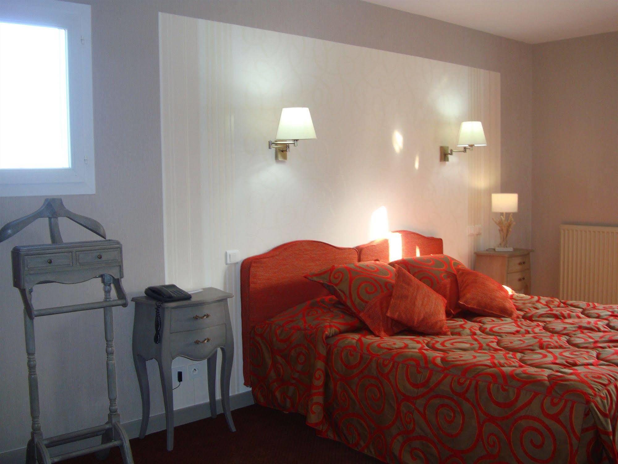 Hôtel Le Gue Du Holme Saint-Quentin-sur-le-Homme Bagian luar foto