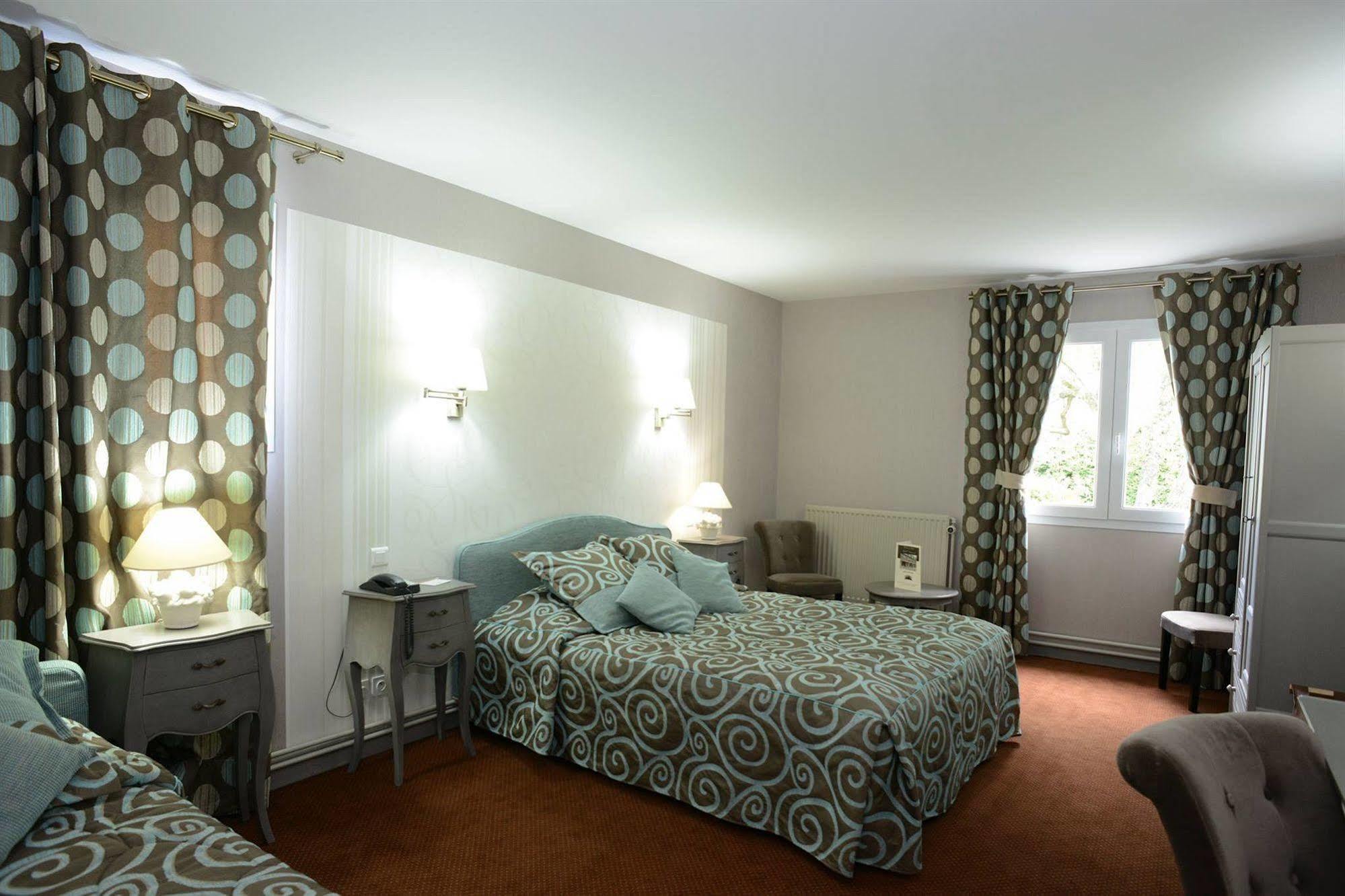 Hôtel Le Gue Du Holme Saint-Quentin-sur-le-Homme Bagian luar foto