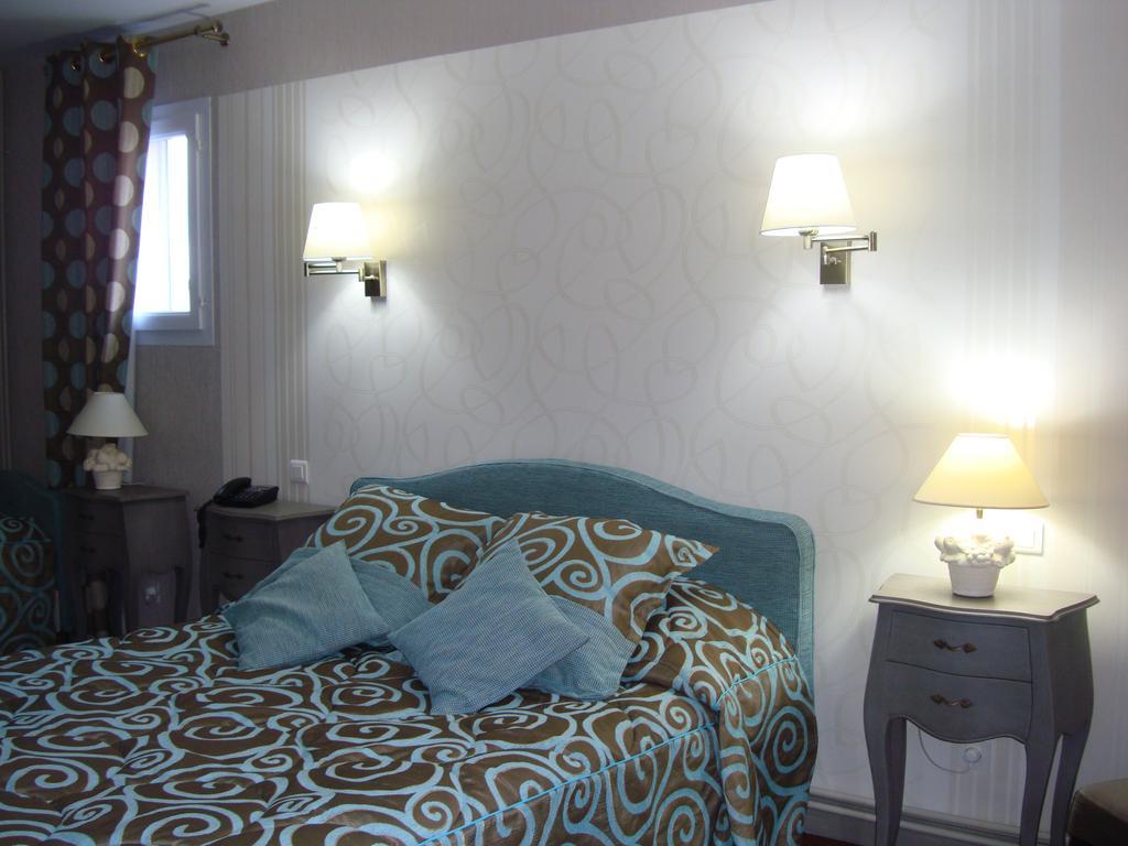 Hôtel Le Gue Du Holme Saint-Quentin-sur-le-Homme Ruang foto