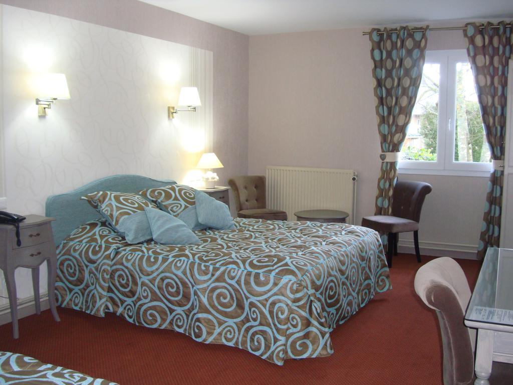 Hôtel Le Gue Du Holme Saint-Quentin-sur-le-Homme Ruang foto